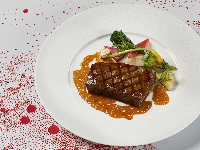 神戸牛フィレ肉のグリル　季節野菜のロースト　ペリグーソース